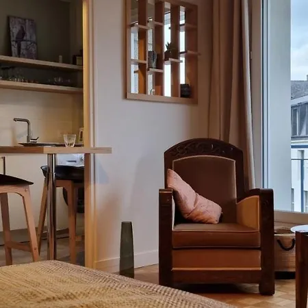 Roy Gradlon Apartment