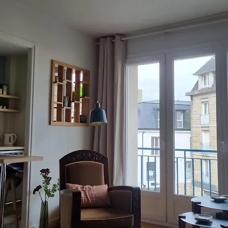 Roy Gradlon Apartment *